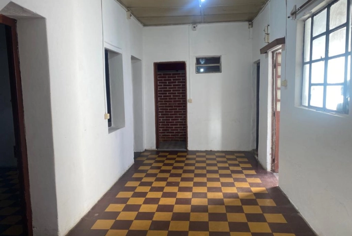 Casa de 3 dormitorios, en 19 de abril casi España